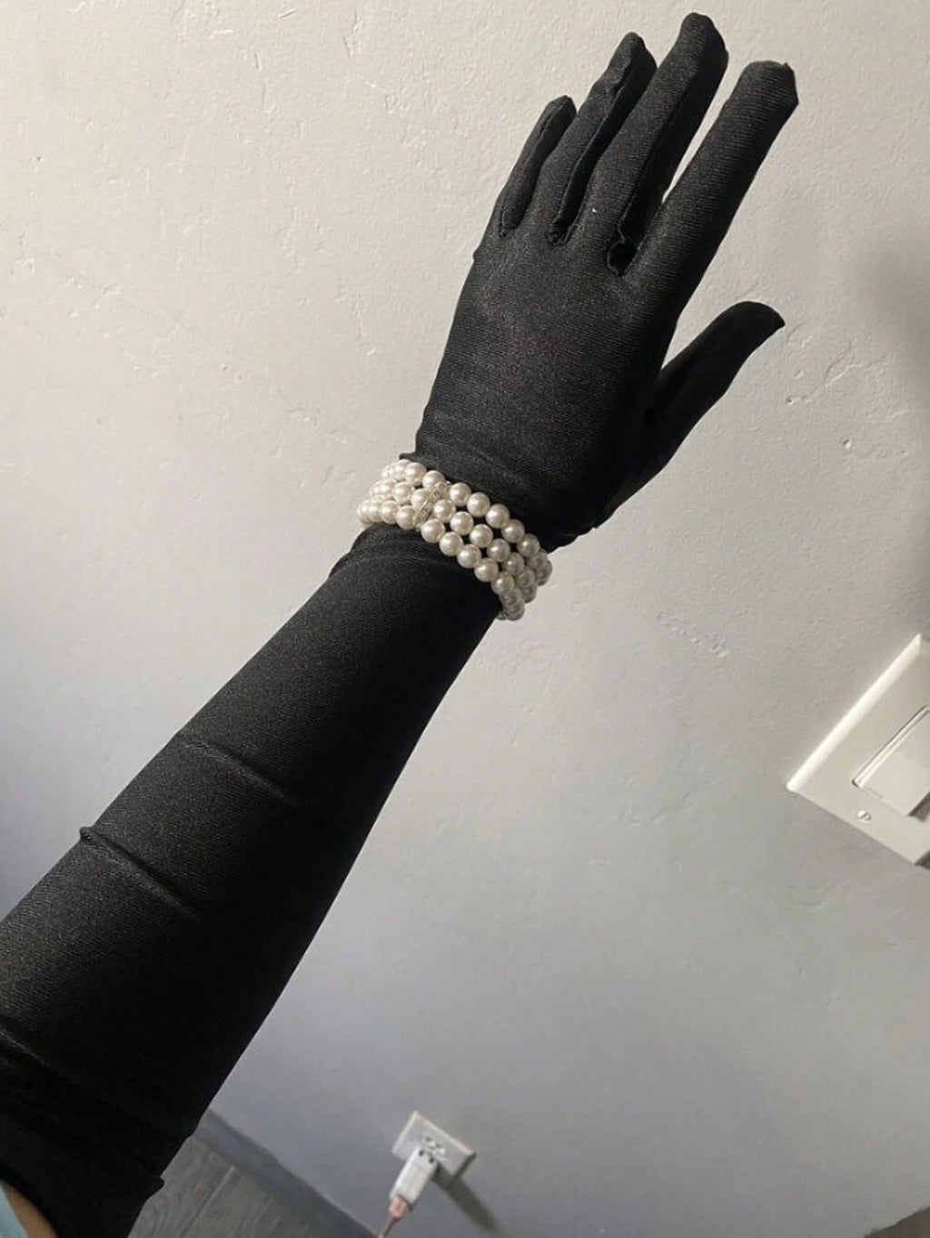 Par de guantes negros (hasta el codo) - imagen 2