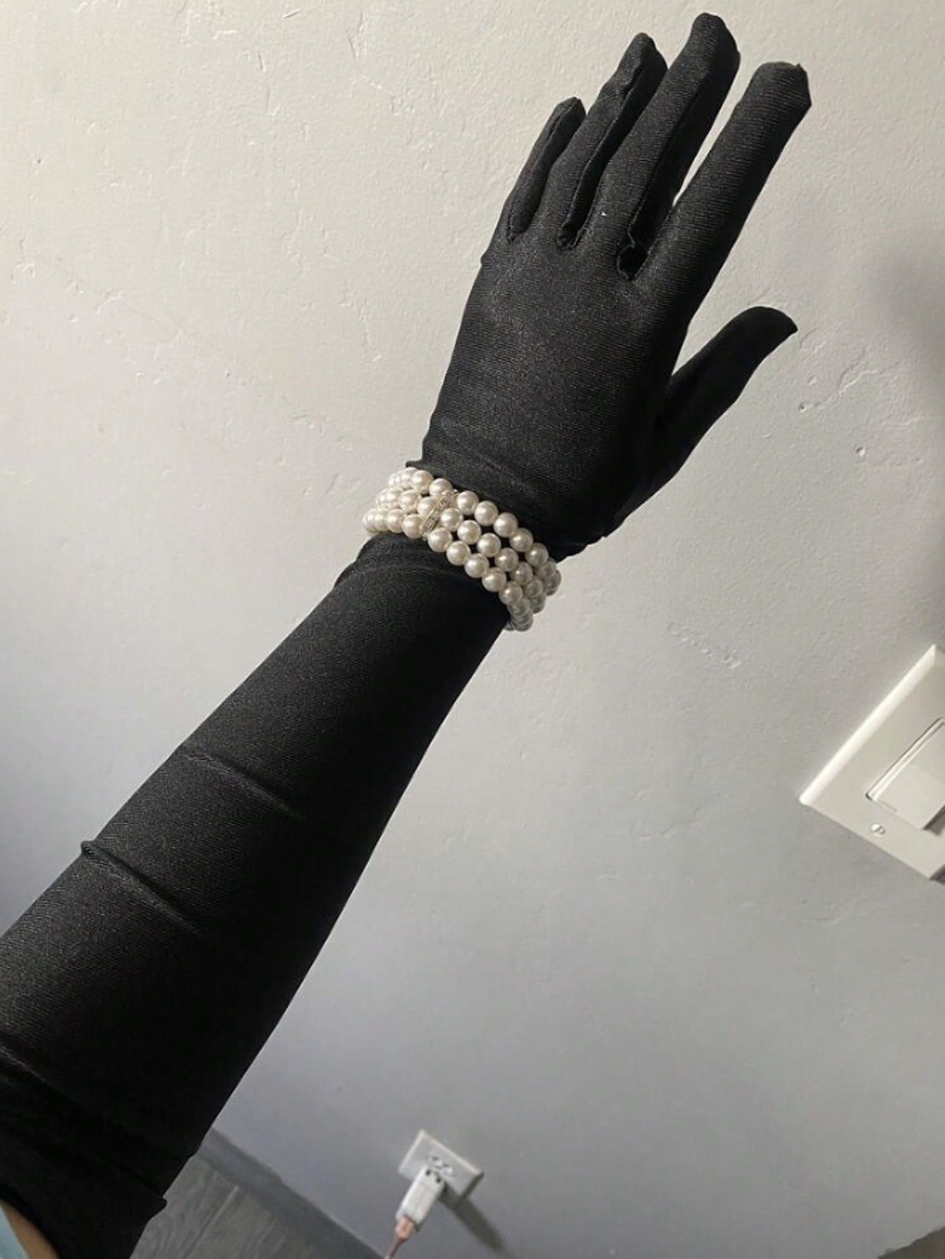 Par de guantes negros (hasta el codo) - imagen 2