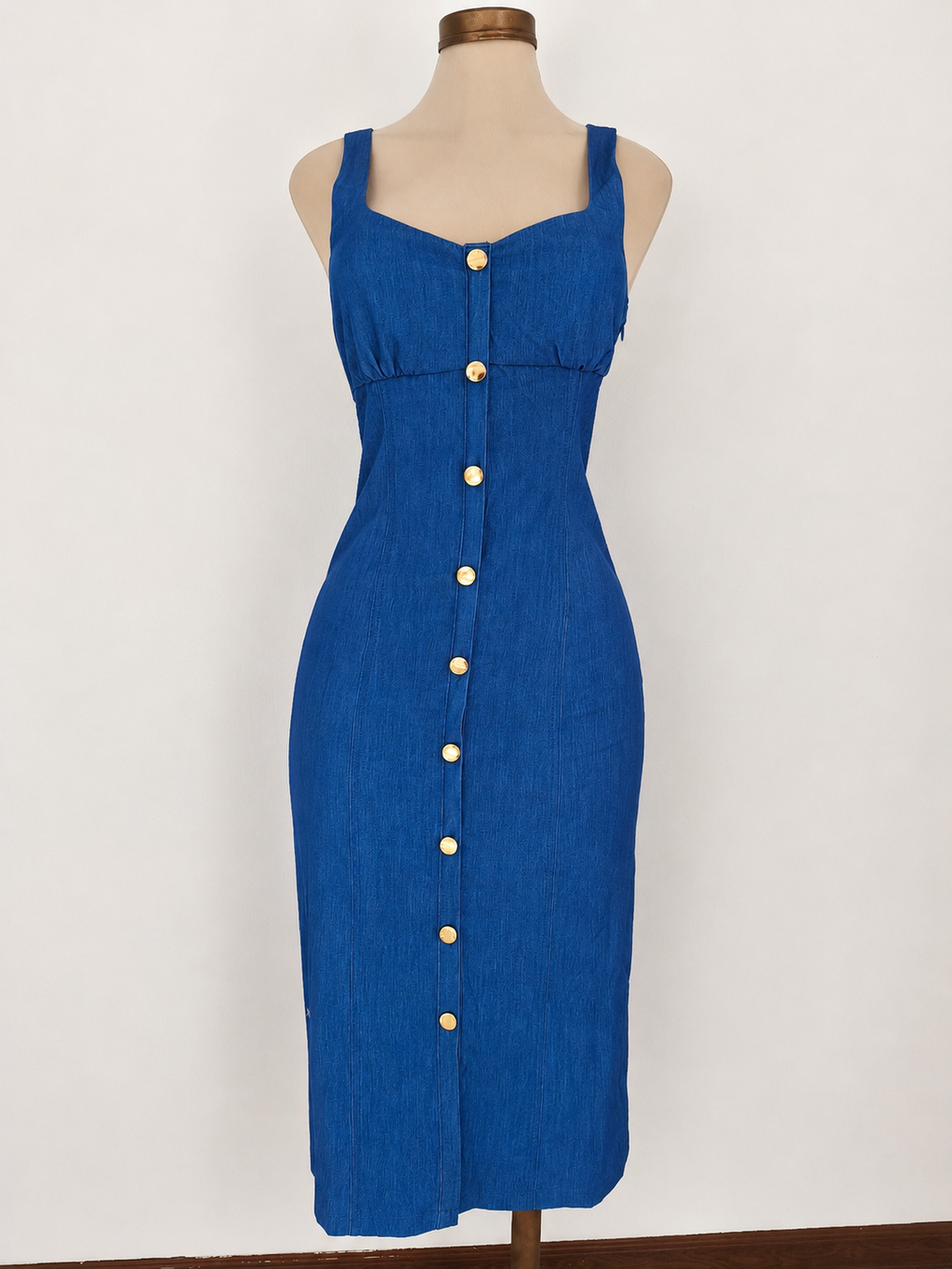 Vestido midi con botones delanteros