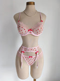 Set de lencería rosado con corazones y transparencia, con realce
