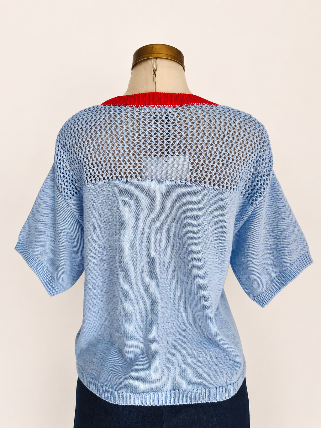 Top de jacquard de manga corta con escote en v y banda del cuello en - imagen 2
