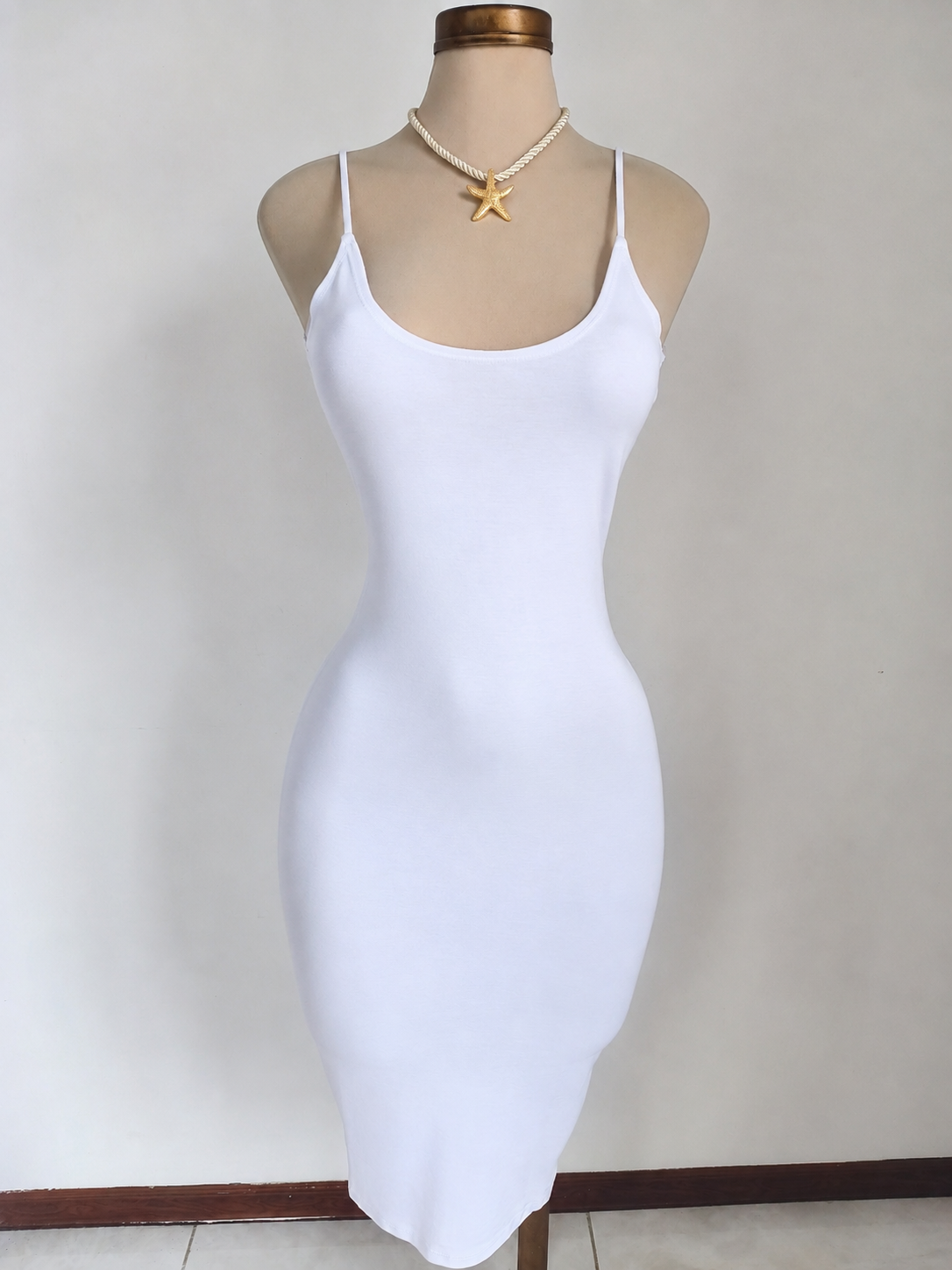 Vestido midi de punto sin mangas con tirantes finos