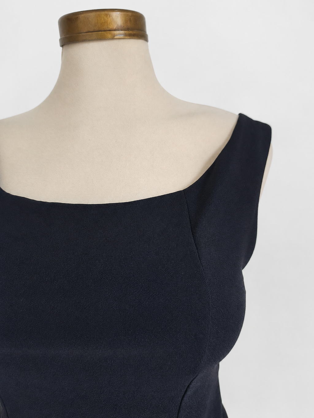 Top de punto con peplum y hombros descubiertos - imagen 3