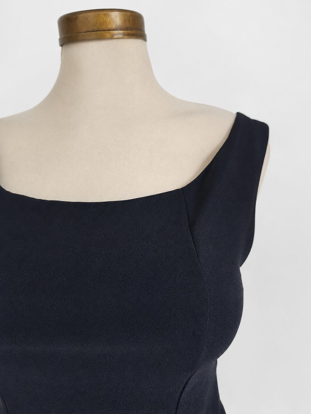 Top de punto con peplum y hombros descubiertos - imagen 3