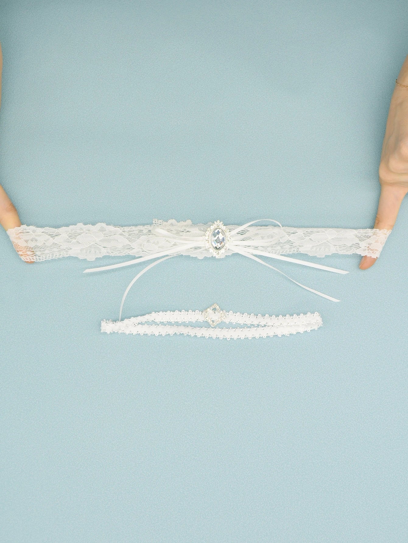 Conjunto de 2 piezas Liguero nupcial con decoración de strass y lazo - imagen 3
