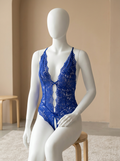 Lencería tipo body con abertura en la entrepierna, cuello halter