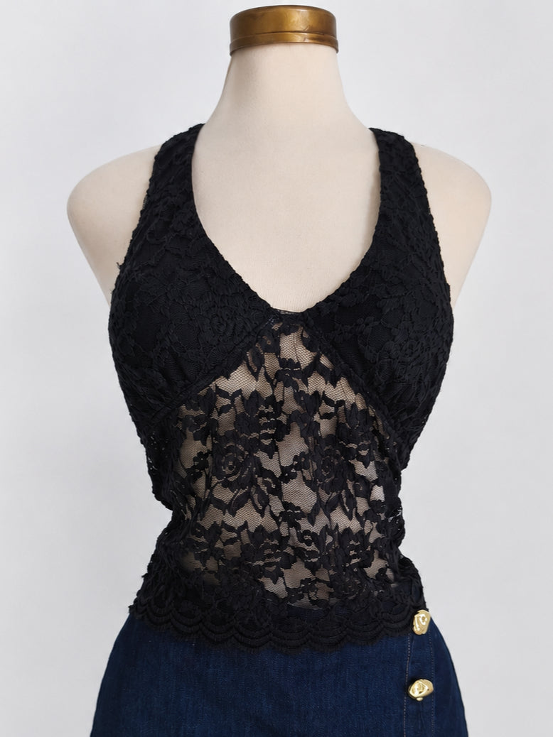 Top negro de tirantes con cuello halter y encaje floral