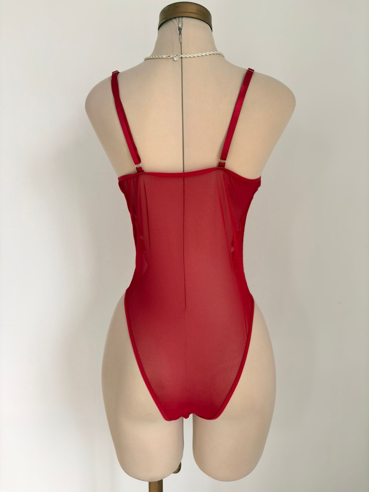 Body vino con abertura y Bata y Cinturón y 1 par de medias - imagen 2