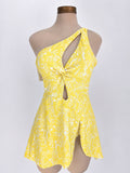 Traje de baño amarillo de una pieza de un hombro