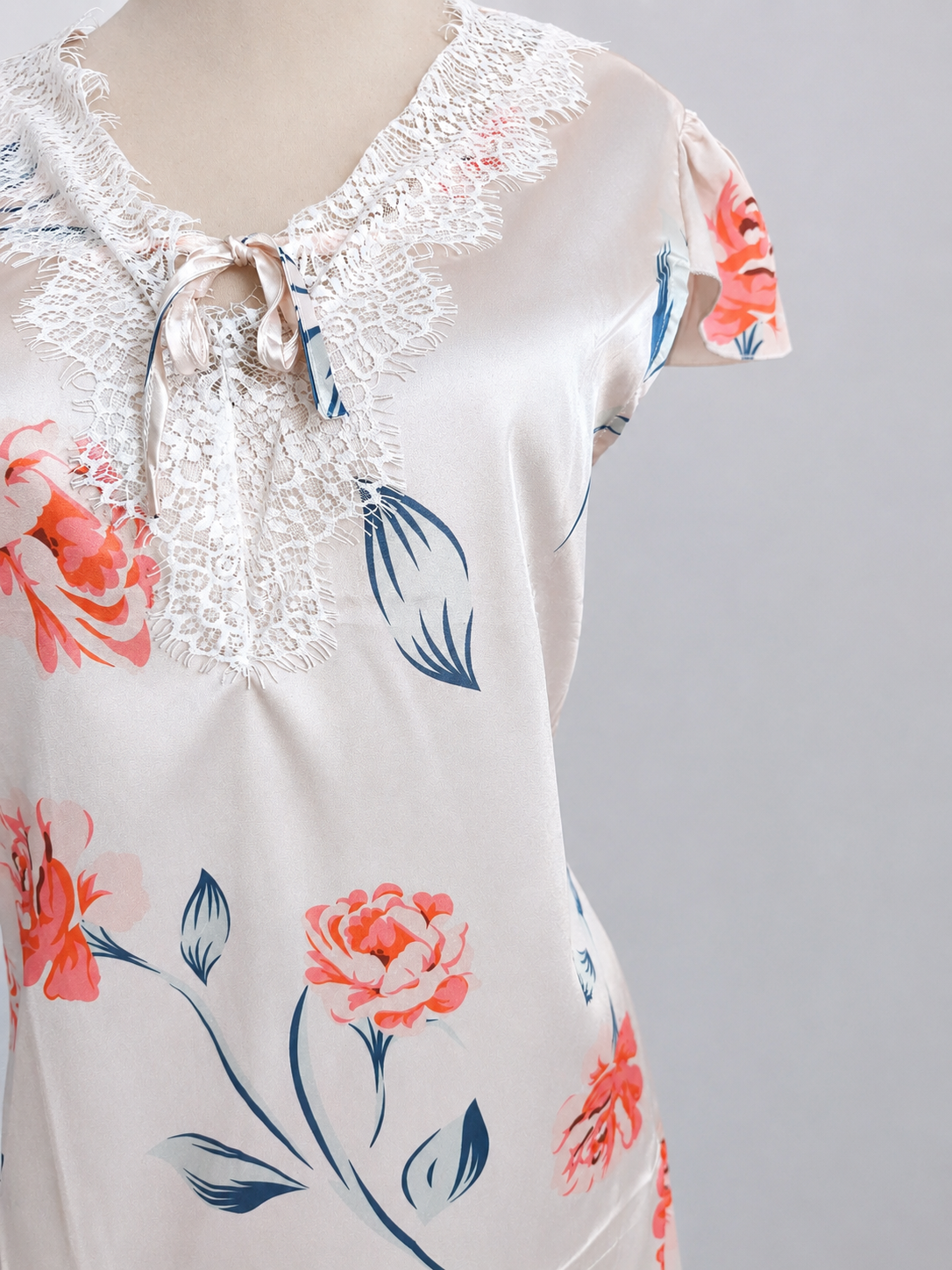 Camisón de seda con escote en V y estampado floral - imagen 3