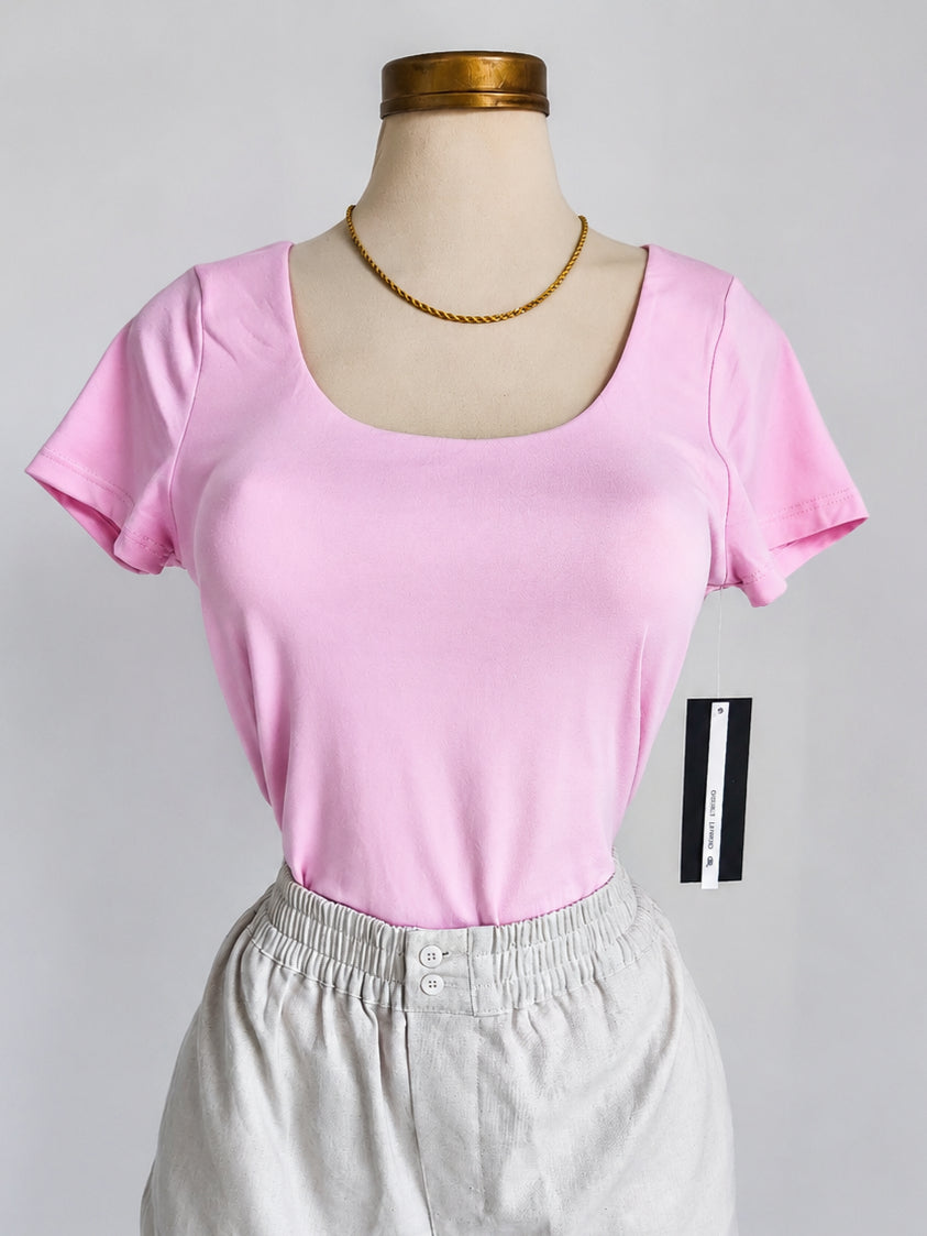 Top rosa de manga corta con cuello redondo y doble capa en frontal y posterior