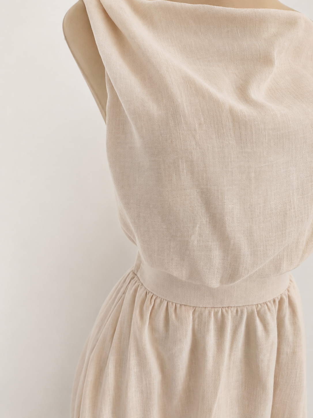 Vestido de corte A con escote asimétrico - imagen 5