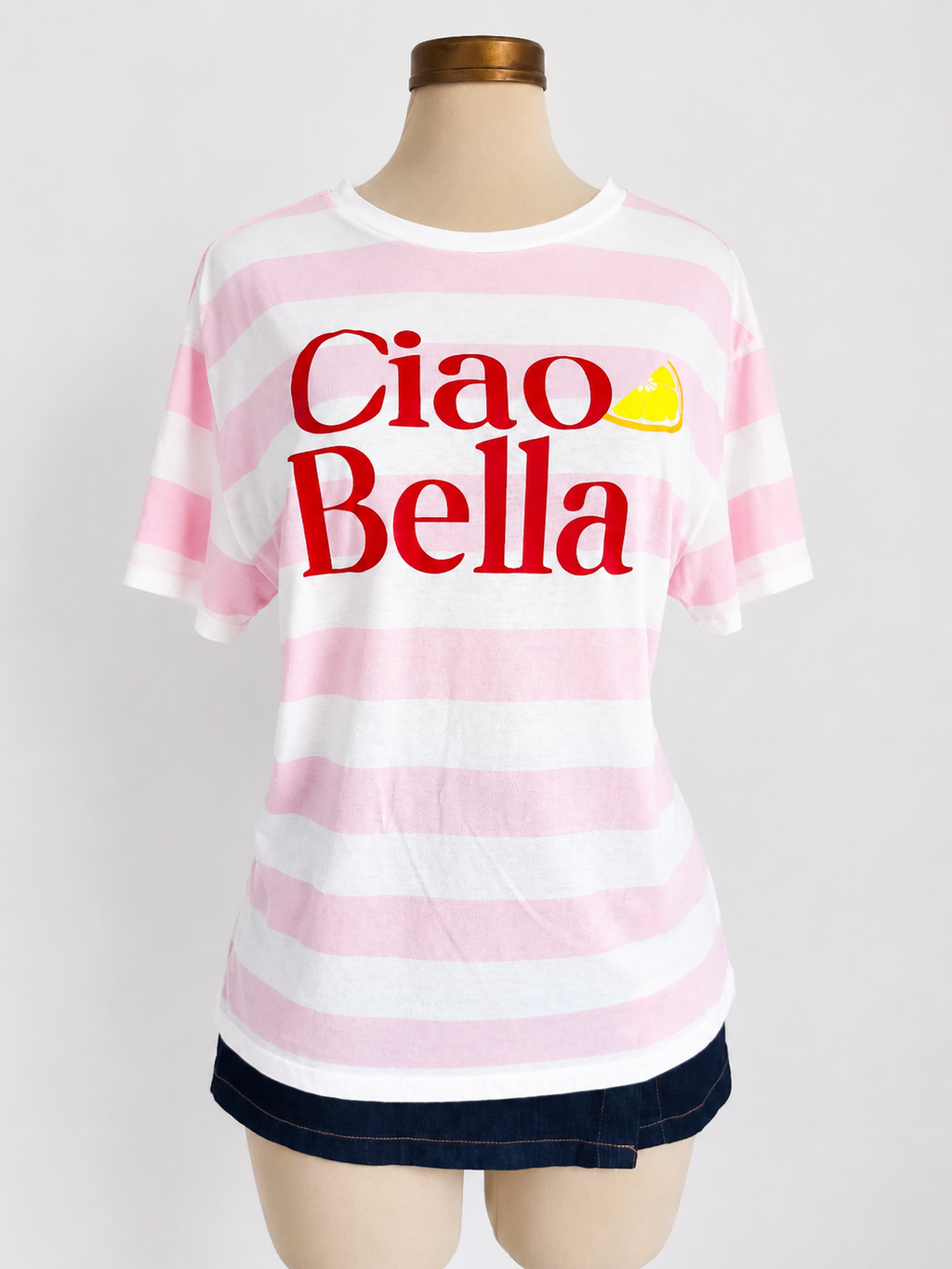 Camiseta rosada de manga corta con cuello redondo y rayas gráficas - imagen 3
