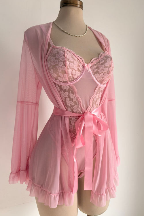 Body rosado con abertura y Bata y Cinturón y 1 par de medias