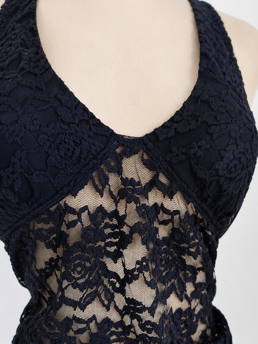 Top negro de tirantes con cuello halter y encaje floral - imagen 3