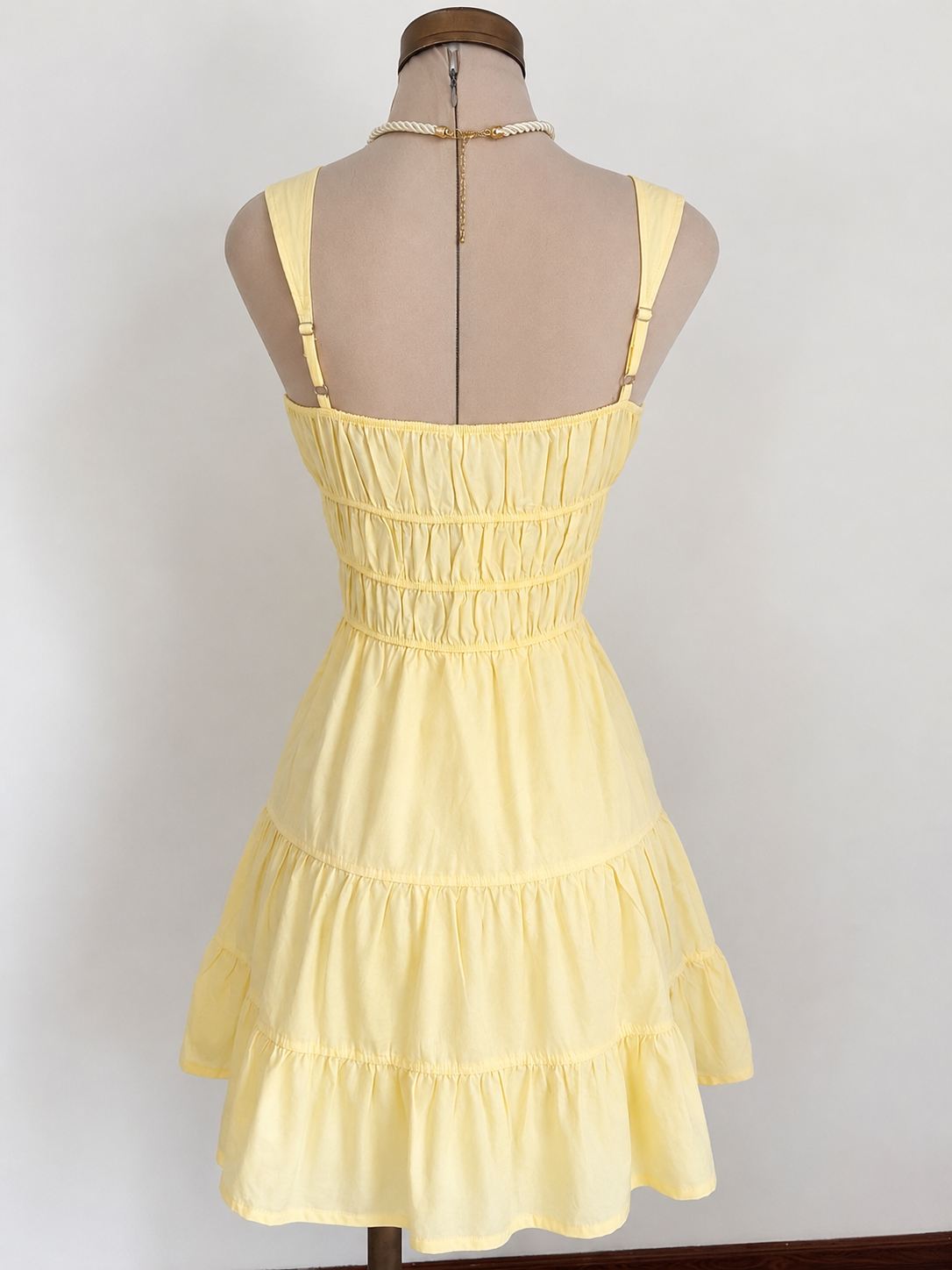 Minivestido amarillo pastel sin mangas con cuello anudado y corte en A - imagen 2