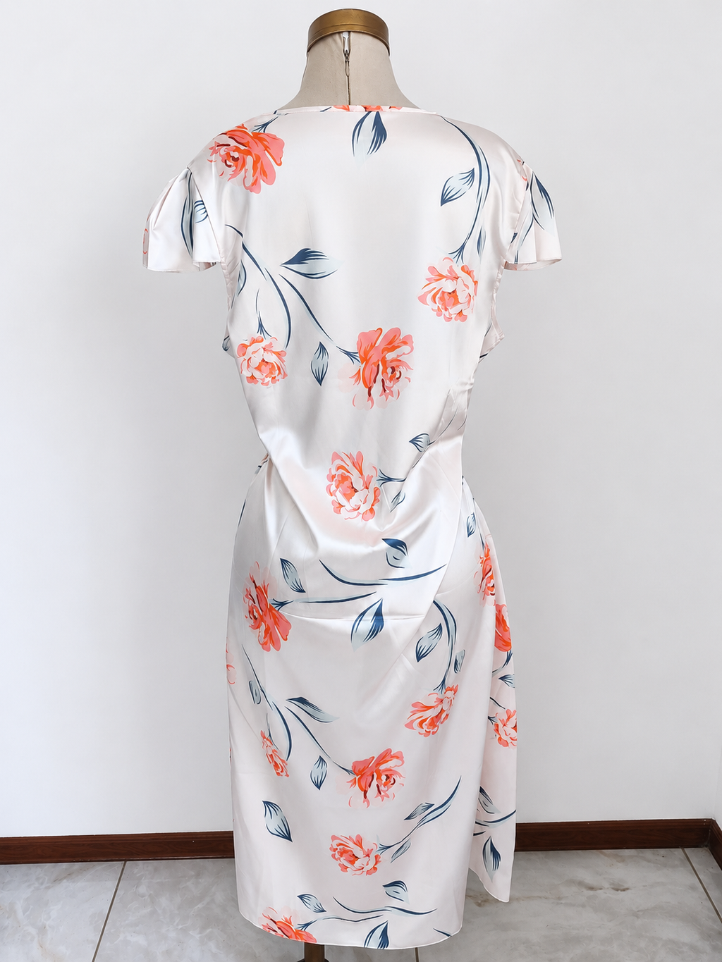 Camisón de seda con escote en V y estampado floral - imagen 2