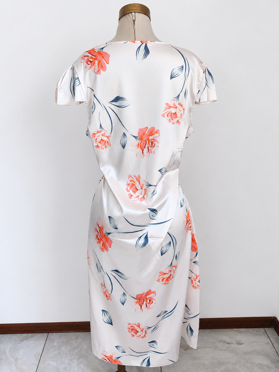 Camisón de seda con escote en V y estampado floral - imagen 2