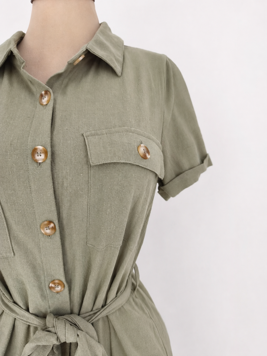 Vestido mini con cuello, botones y cinturón - imagen 3