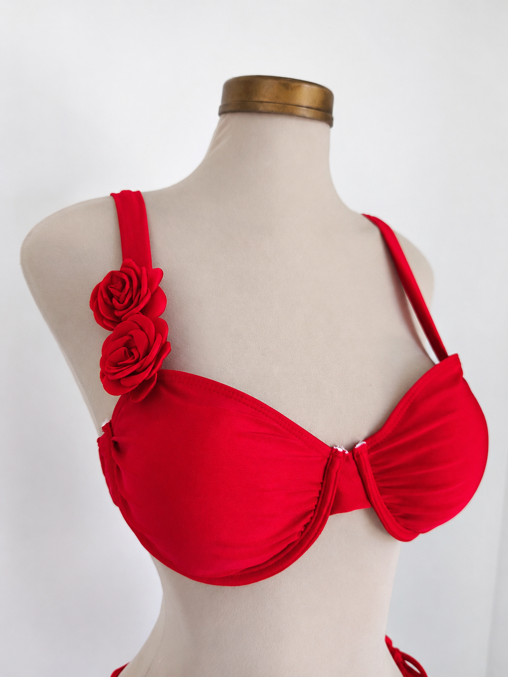 Conjunto de bikini de triángulo con tirantes gruesos rojos - imagen 4