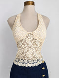 Top color crema de tirantes con cuello halter y encaje floral