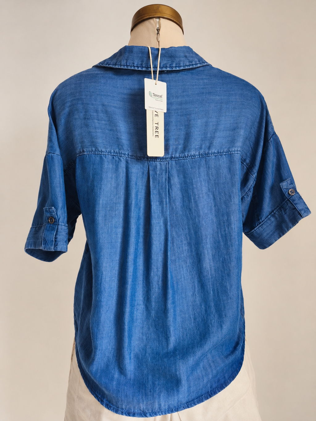Camisa de chambray de manga corta con cuello en V - imagen 2