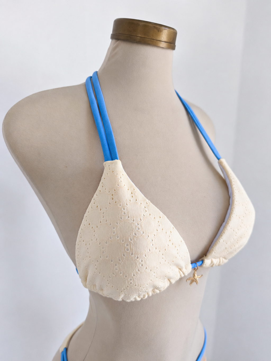 Conjunto de traje de baño con top halter y color contrastante - imagen 3