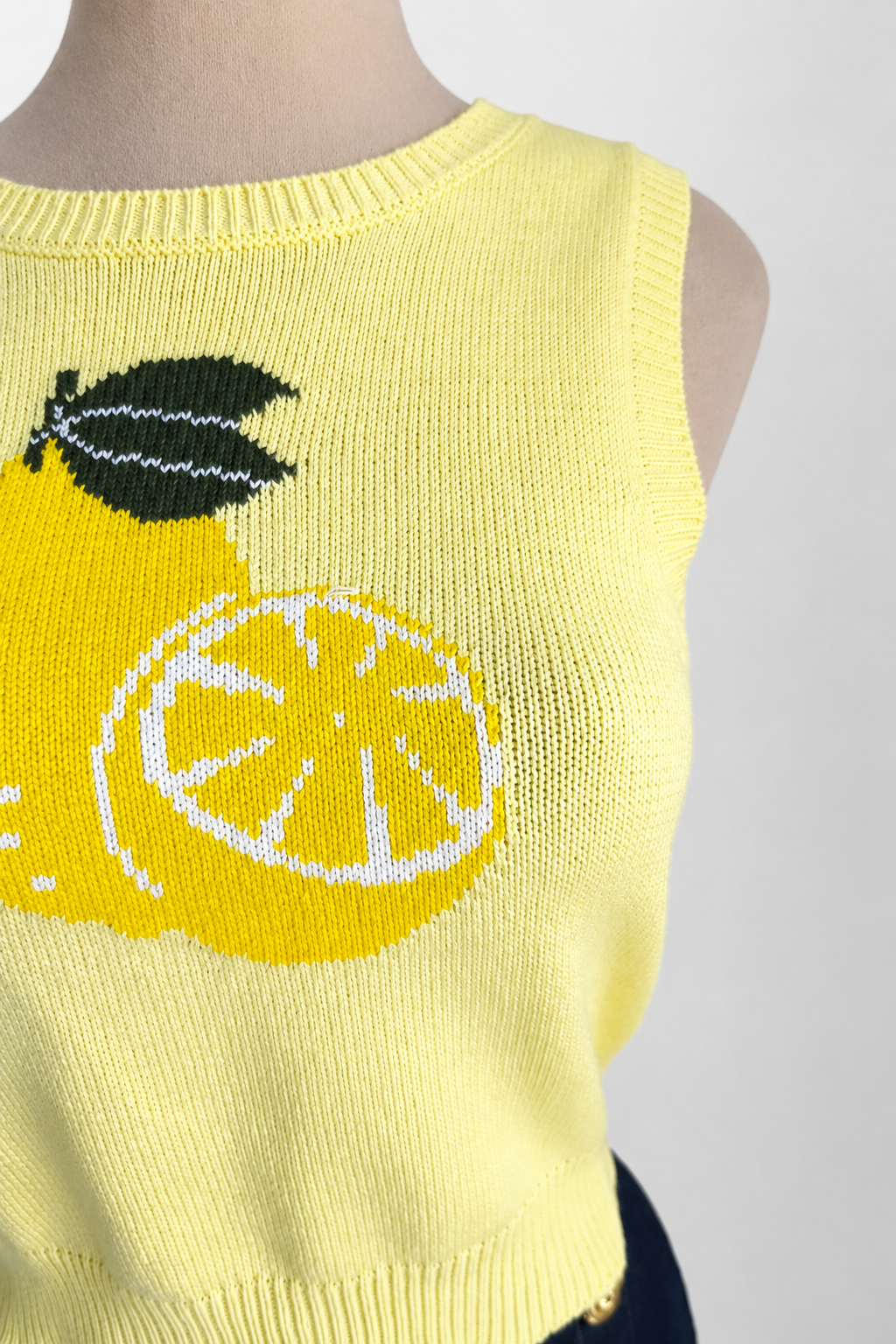 Top amarillo de jacquard sin mangas con cuello redondo - imagen 3