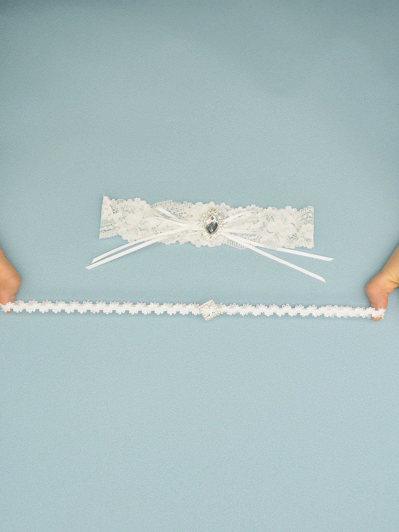 Conjunto de 2 piezas Liguero nupcial con decoración de strass y lazo - imagen 5
