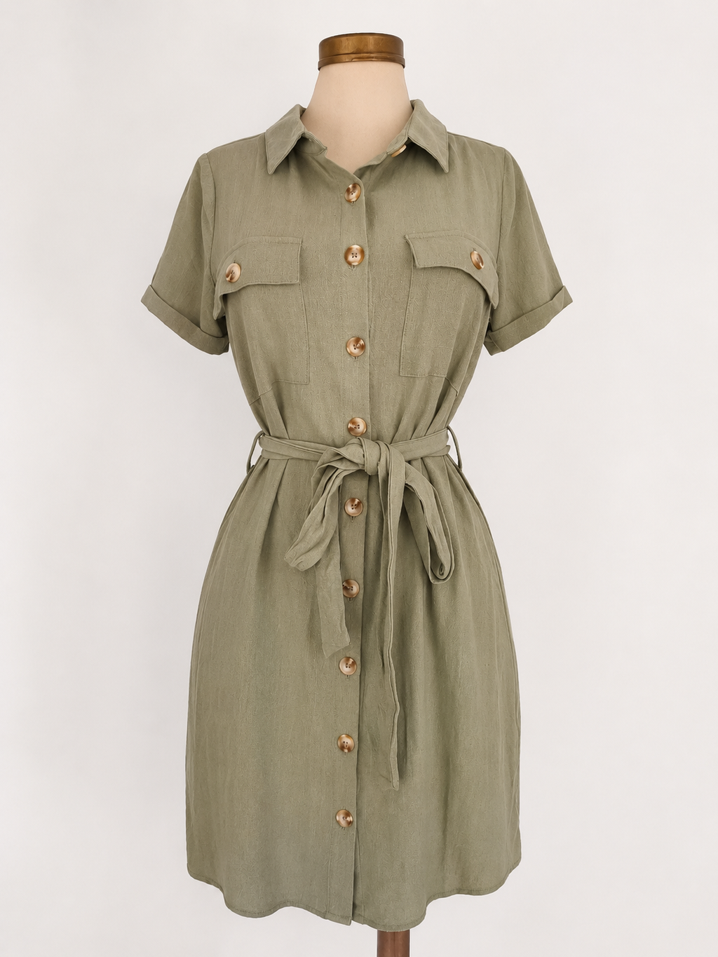 Vestido mini con cuello, botones y cinturón