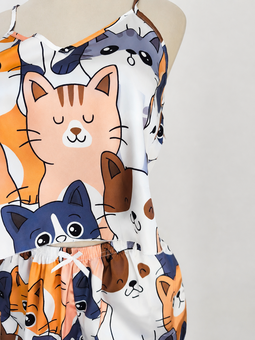Conjunto de pijama de satén con estampado de gato - imagen 3