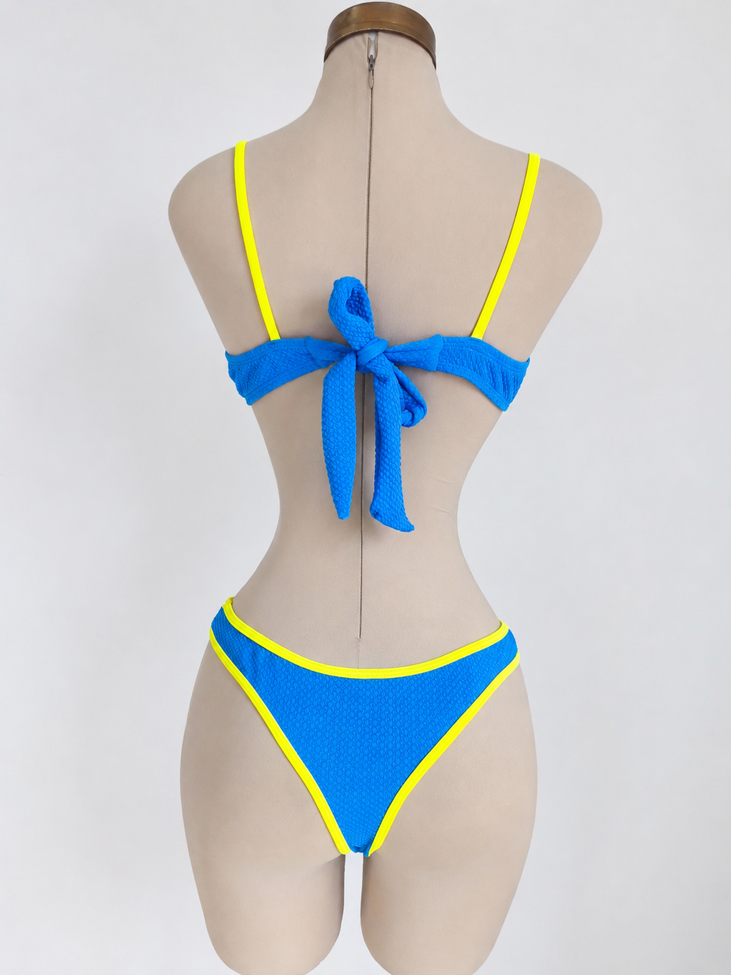 Bikini de verano con realce y parte inferior tipo hilo - imagen 2