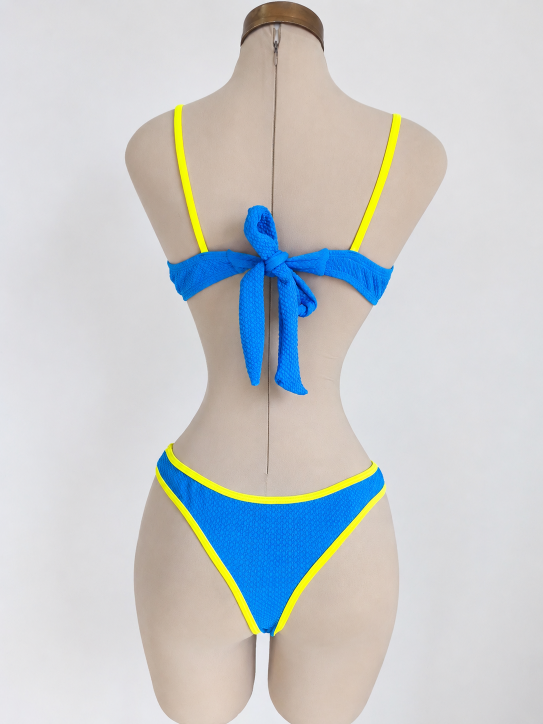 Bikini de verano con realce y parte inferior tipo hilo - imagen 2