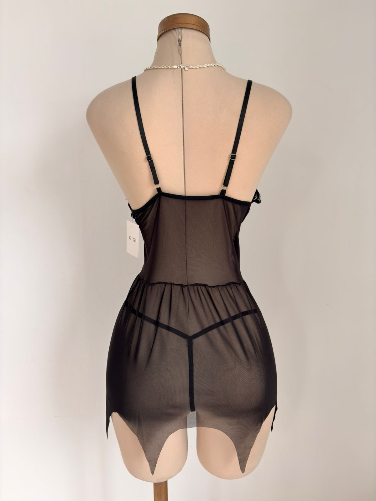 Conjunto de lencería de encaje floral color negro con contraste - imagen 2
