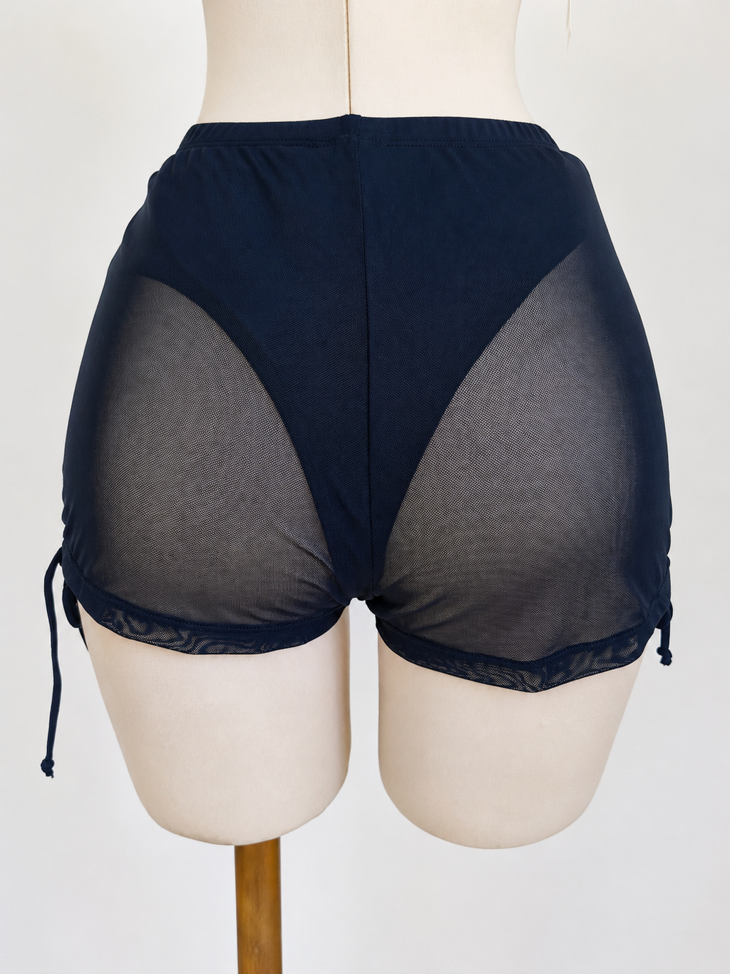 Short negro con transparencia, salida de playa - imagen 2