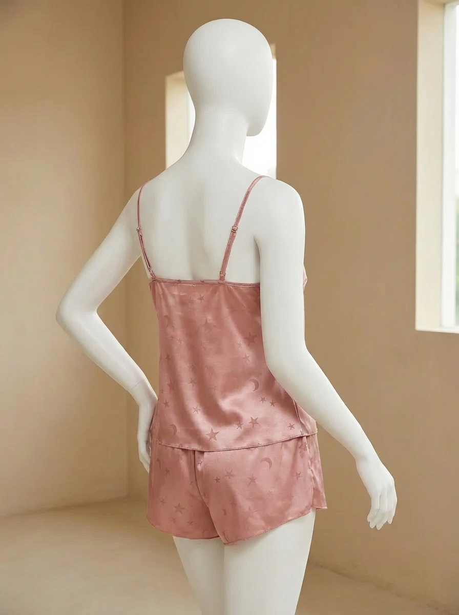 Conjunto de pijama con top de tirantes de satén y pantalones cortos - imagen 2