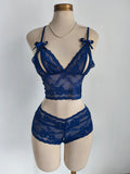 Set de lencería con encaje floral con abertura - Azul Real