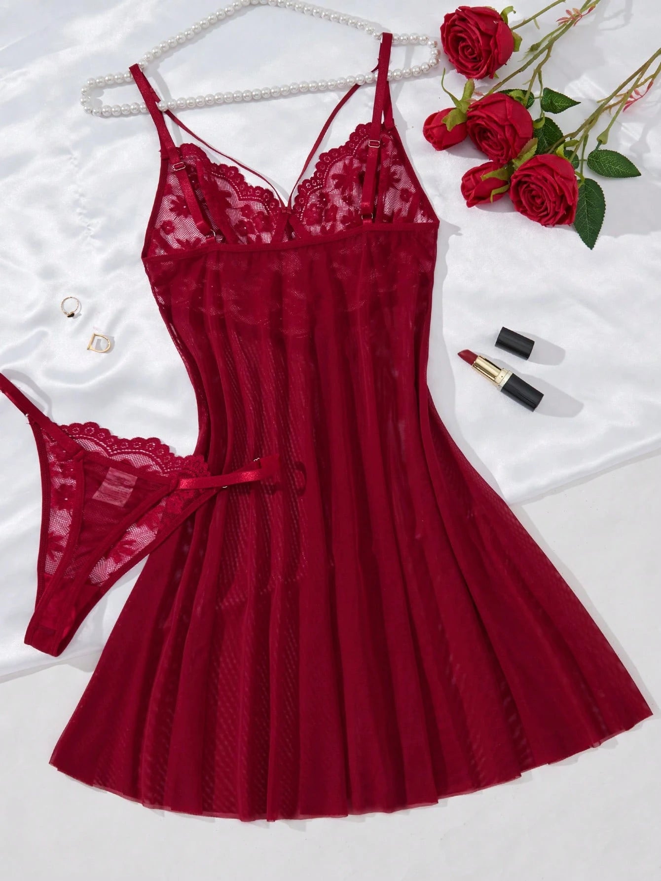 Conjunto de dos piezas de lencería color vino, baby doll con hilo ajustable - imagen 2