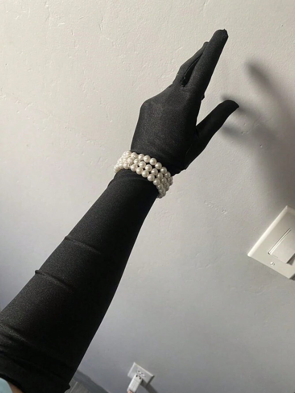 Par de guantes negros (hasta el codo) - imagen 6