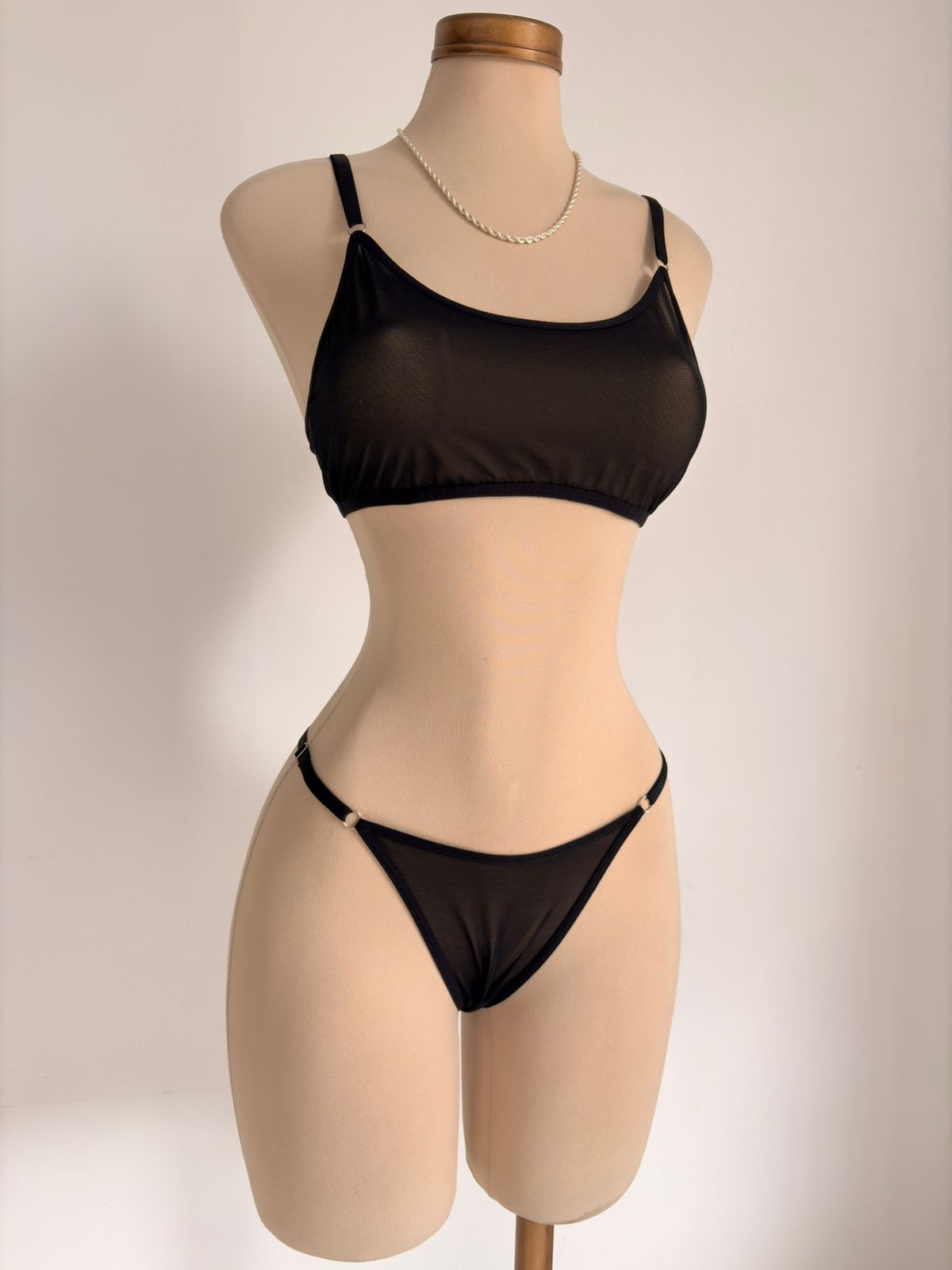 Conjunto de sujetador y bragas transparentes de malla - imagen 3