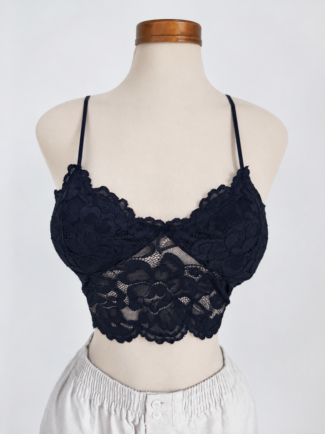 Bralette de encaje floral con escote redondo