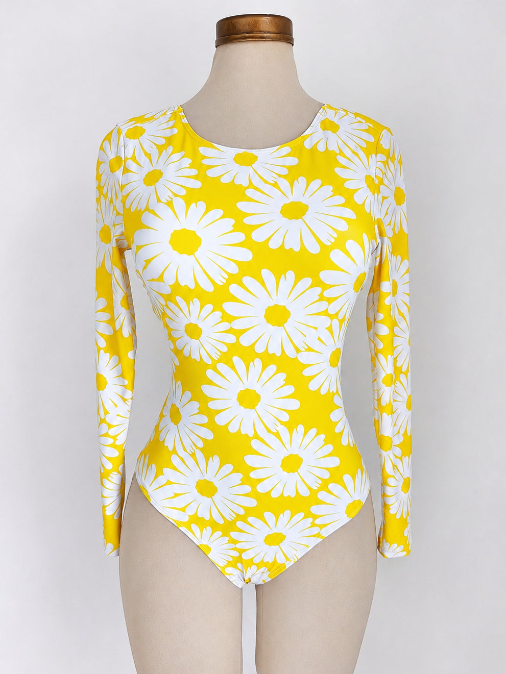 Traje de baño amarillo estampado con mangas largas, espalda cruzada