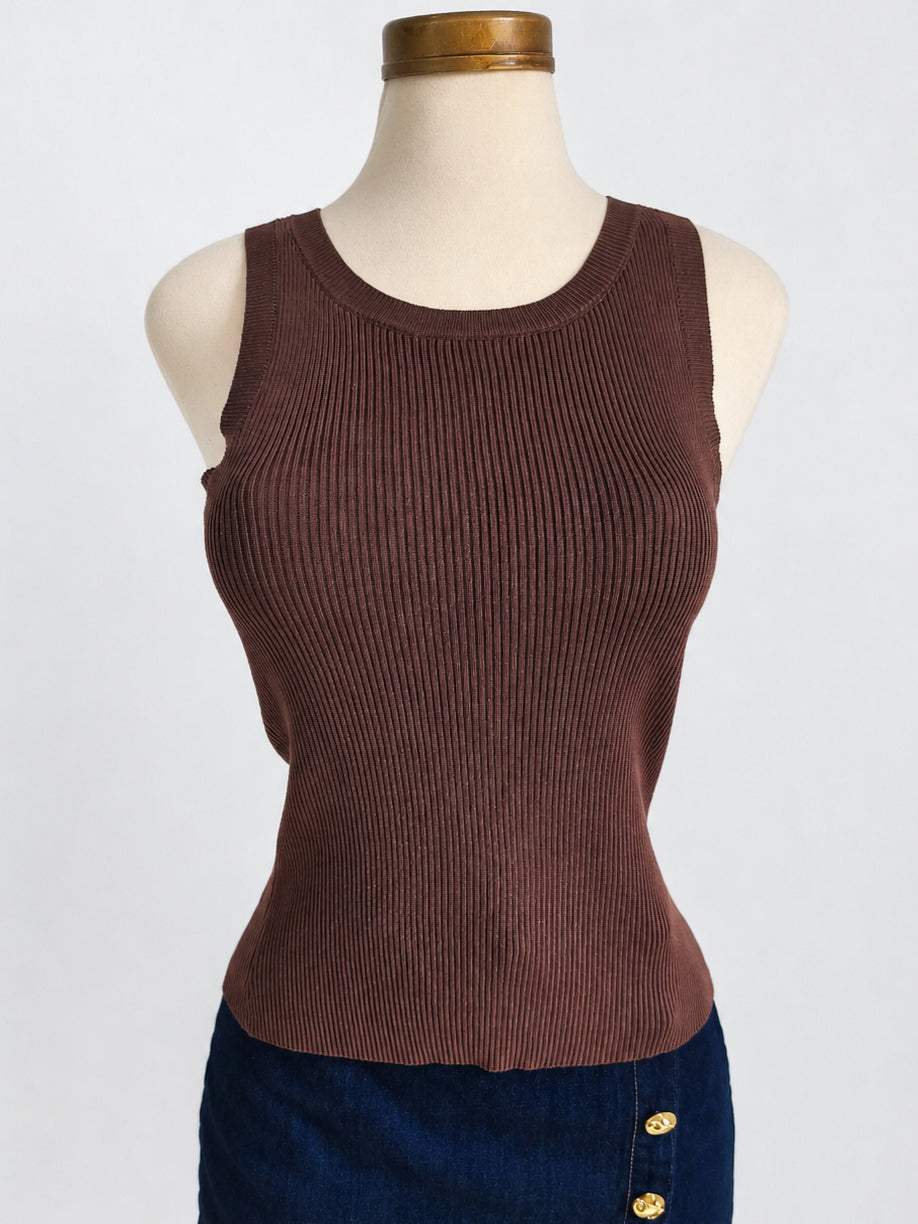 Blusa de cuello redondo de punto sin mangas - Modelo 2
