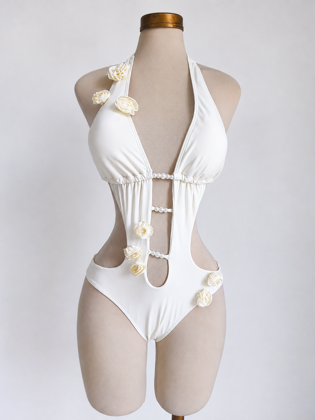 Traje de baño de 1 pieza color beige, con aplicaciones
