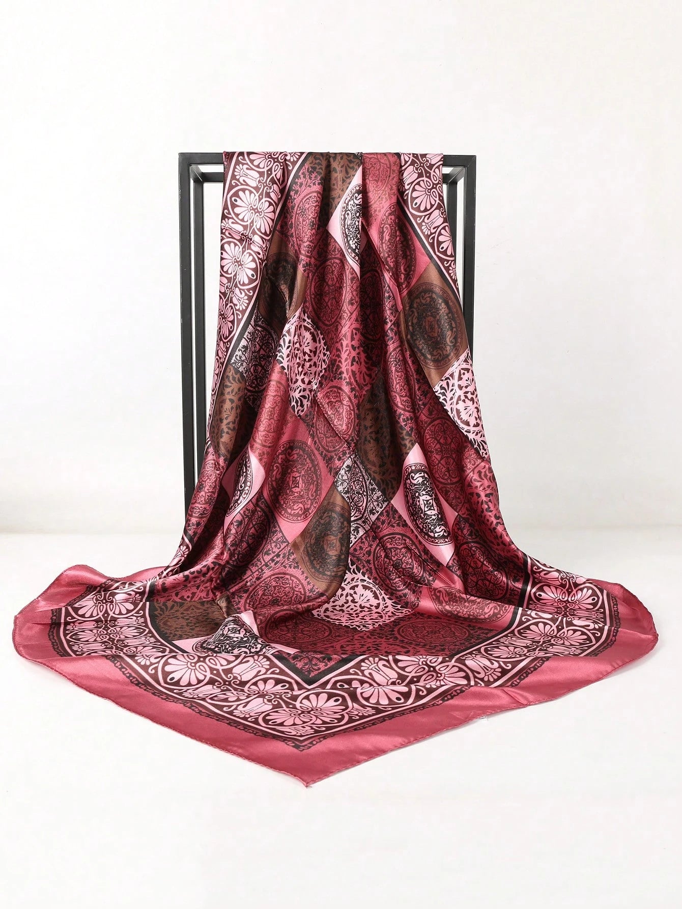 Pañuelo cuadrado de satén con estampado floral rosa, diadema y bandana - imagen 3