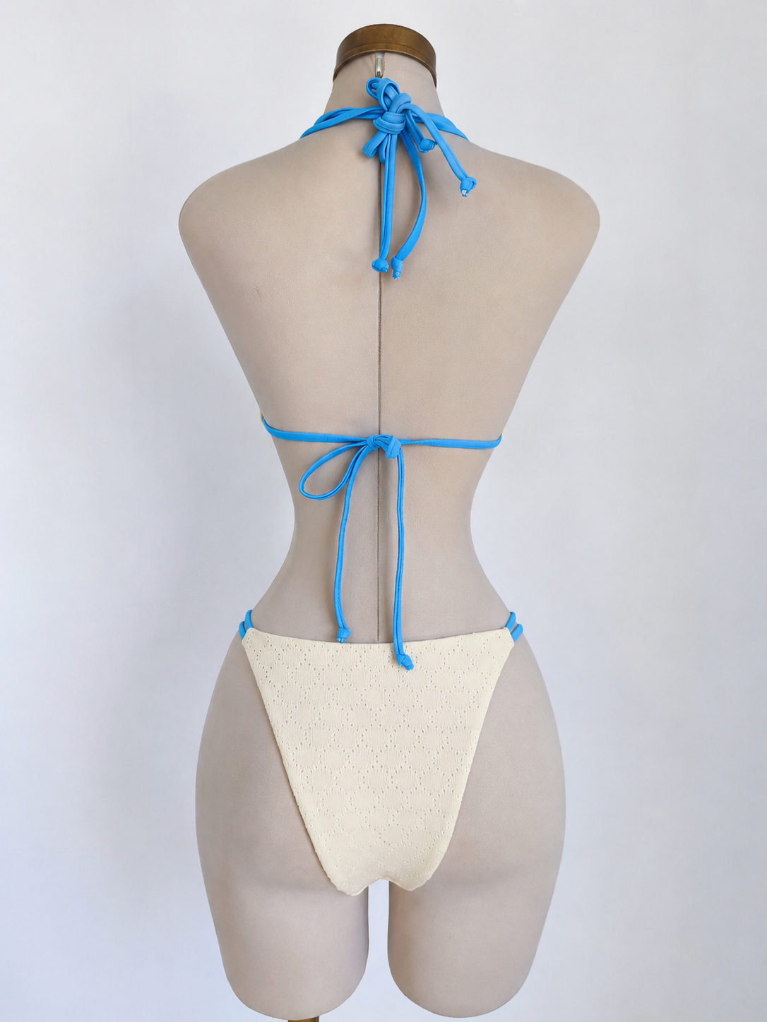 Conjunto de traje de baño con top halter y color contrastante - imagen 2