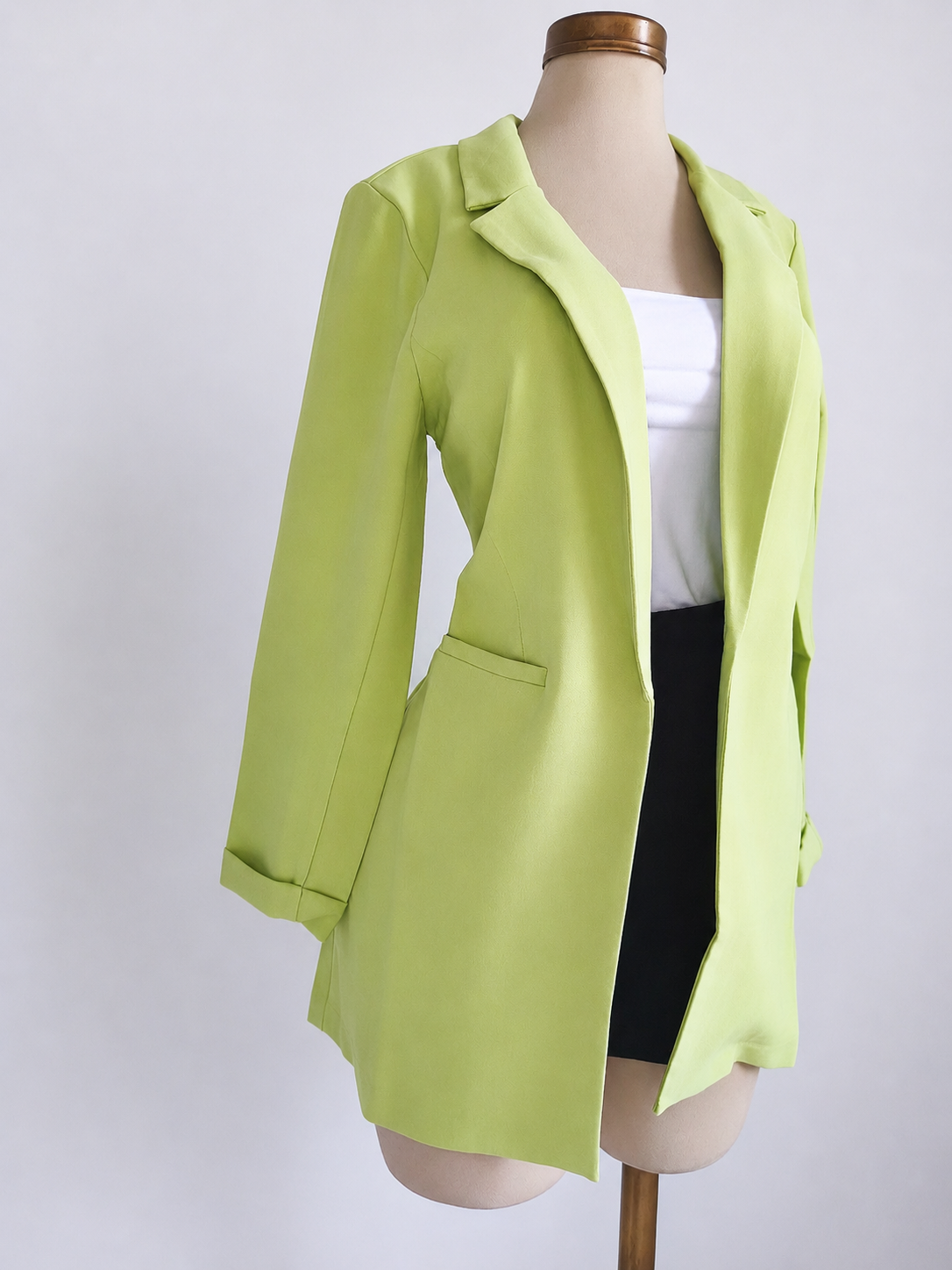 Blazer largo color lima, sin botones estilo princesa de sarga - imagen 3