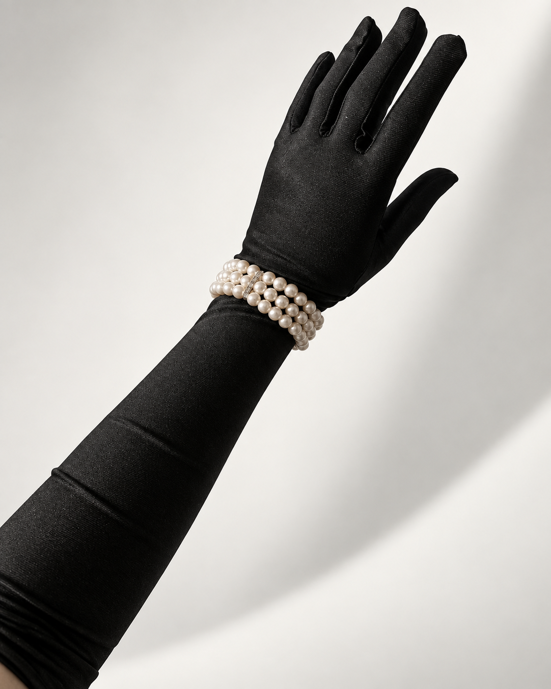 Par de guantes negros (hasta el codo)