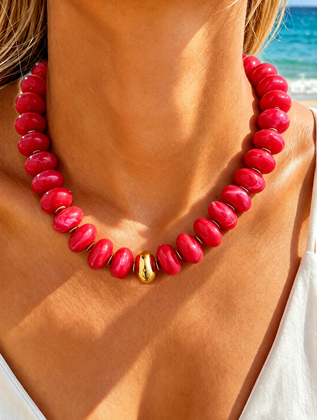 Collar bohemio fucsia con detalle dorado