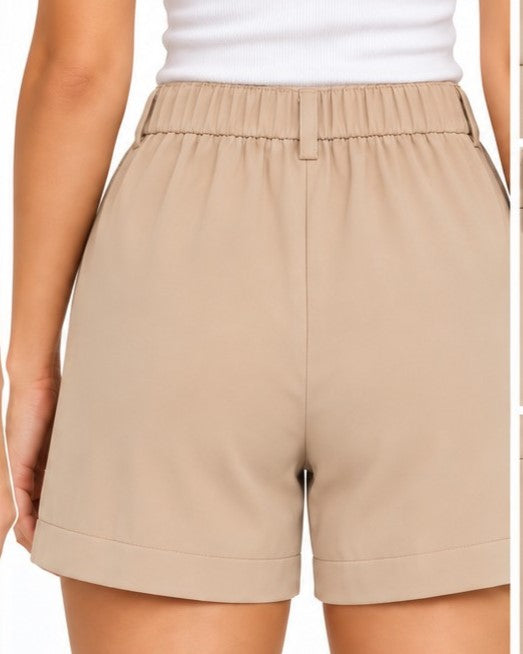 Shorts de satén · Almendra
